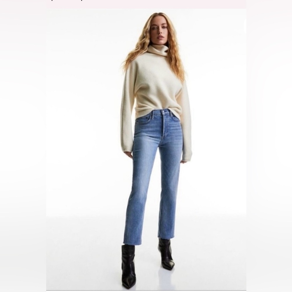 Aritzia Denim Forum The Arlo High Rise Straight Leg Jeans 
Size 29